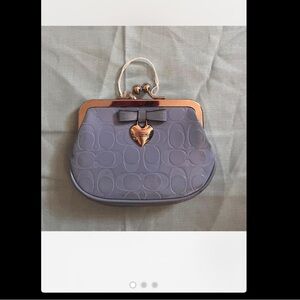 Coach Women's Small Kisslock Coin Purse
Periwinkle EUC